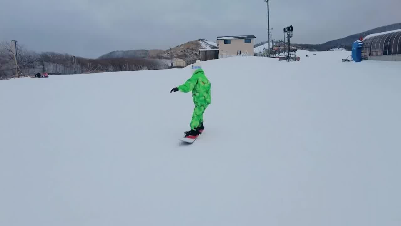  高铁女神Naomii穿着滑雪服在滑雪场斜坡边缘激情刺激性爱内射超级美鲍白虎逼 的剧照6