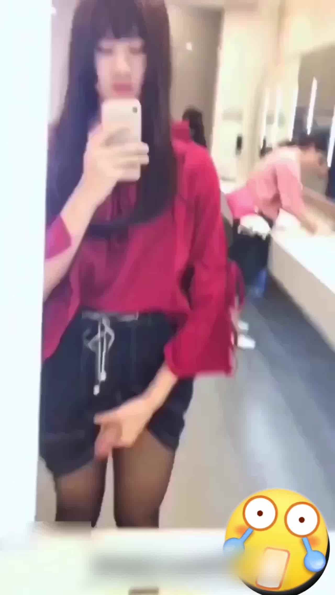  可爱伪娘露出那大根 吓死了 的剧照4