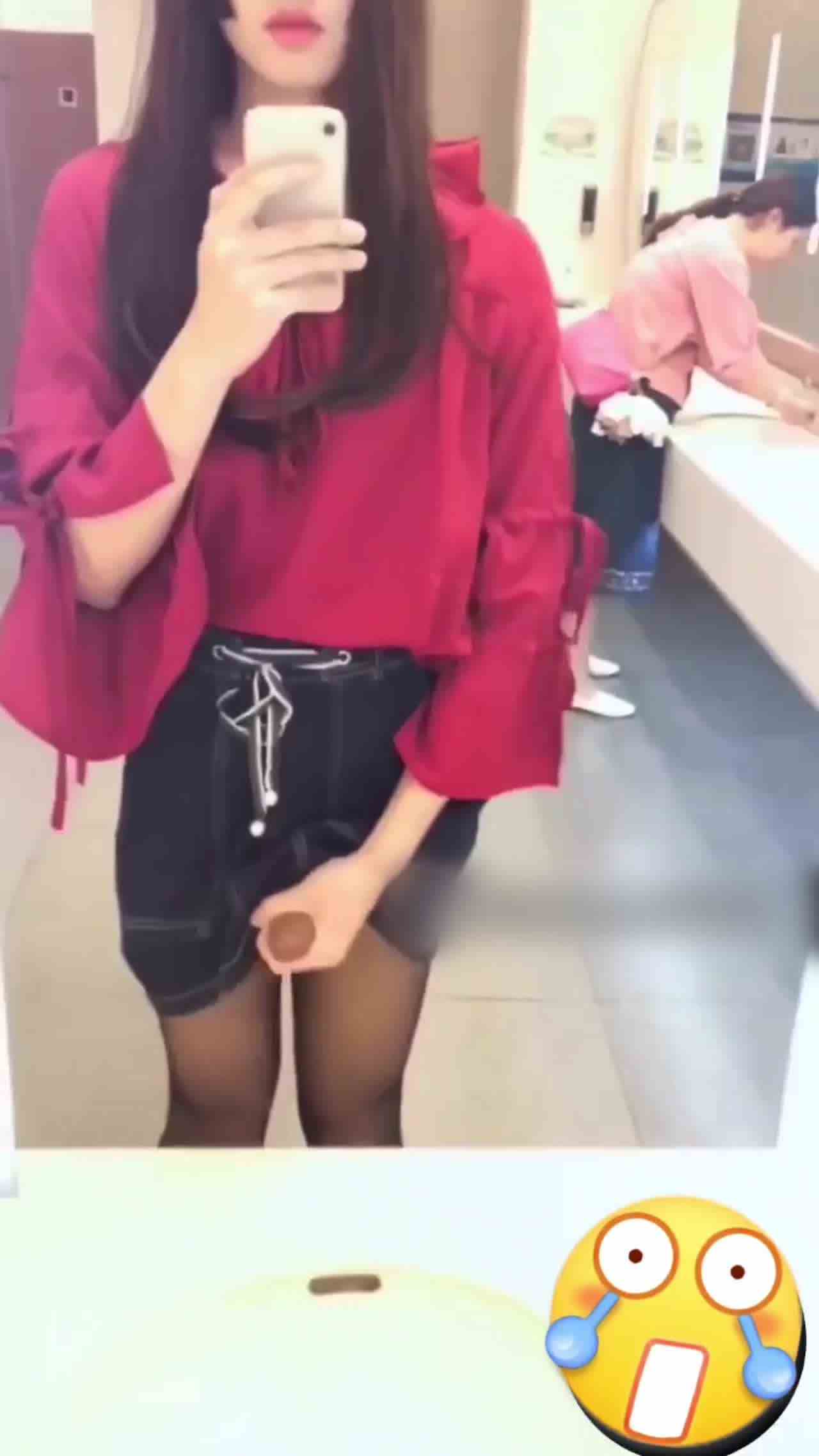  可爱伪娘露出那大根 吓死了 的剧照6