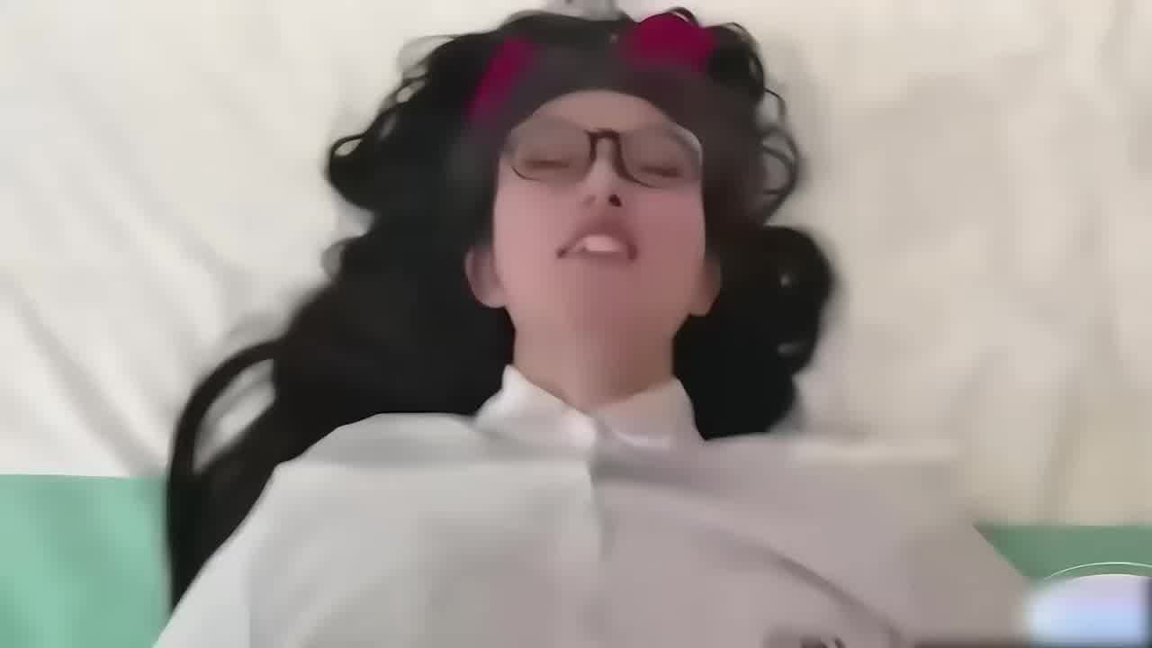  十个眼镜九个骚，成功调教水手服小萝莉 的剧照8