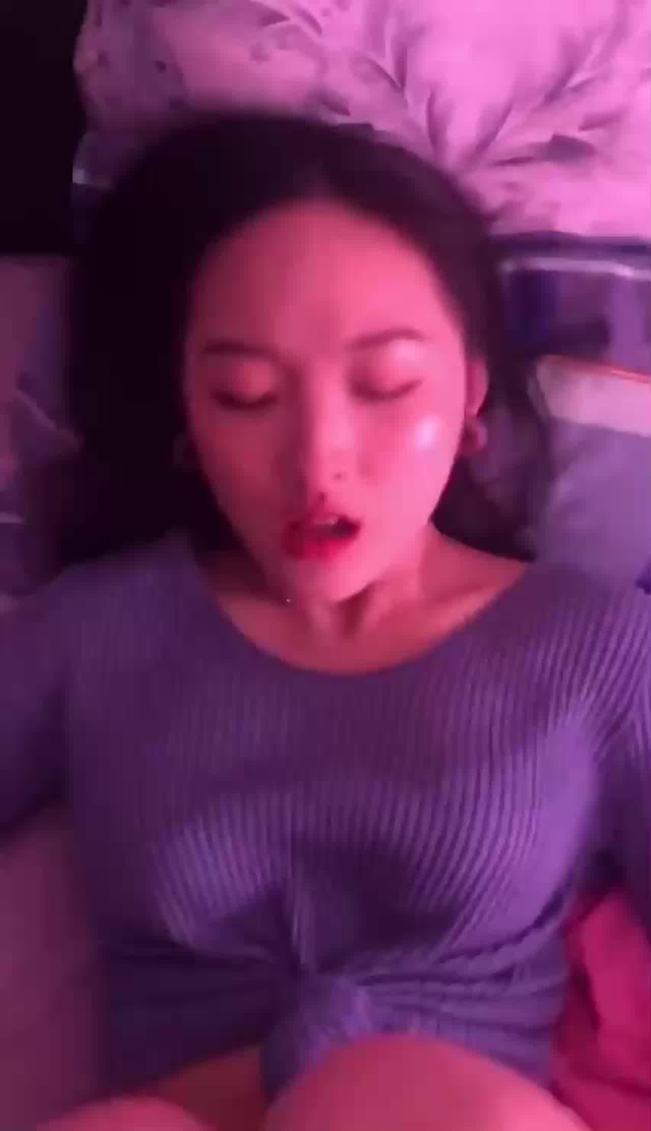  很骚的学生妹还是白虎哦，被肏得淫荡放声叫床，就是要这样艹才过瘾！ 的剧照10