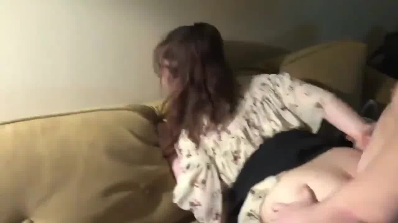  暴力后入完妹子 接下个继续艹 让妹子哭叫连连 的剧照5