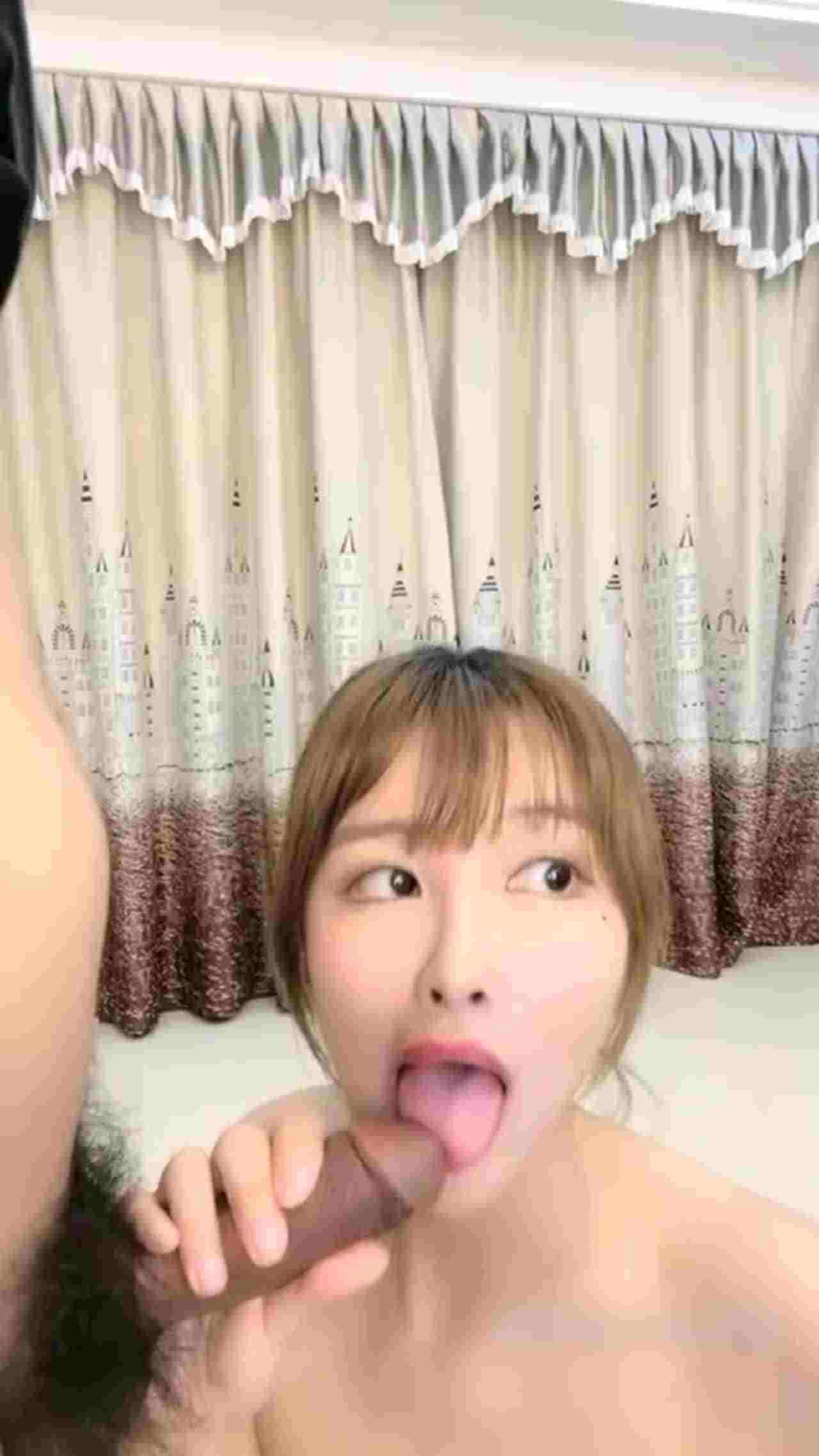  甜美萌妹国风睡衣约了个炮友过来啪啪 的剧照1