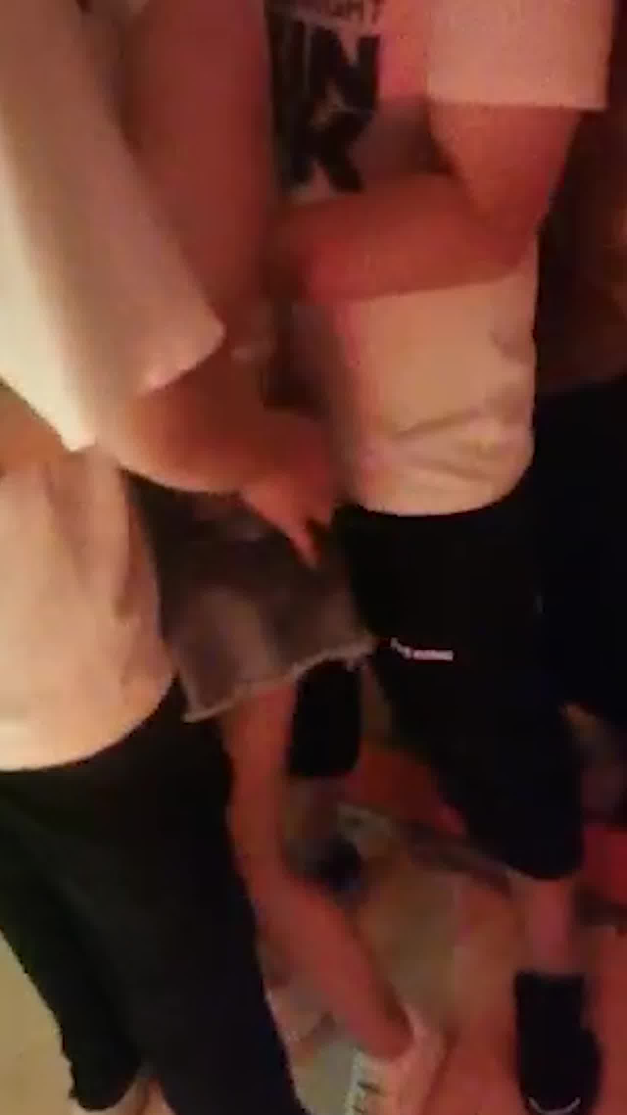  不好意思，老头请别再抓奶了 的剧照2