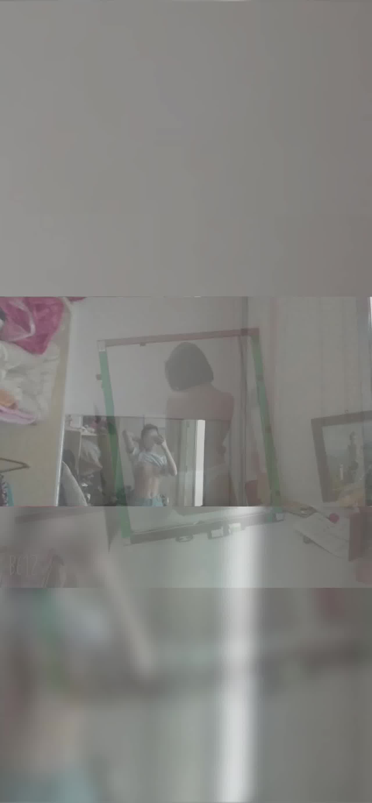  非要让我发自己的骚媳妇才能通过 的剧照6