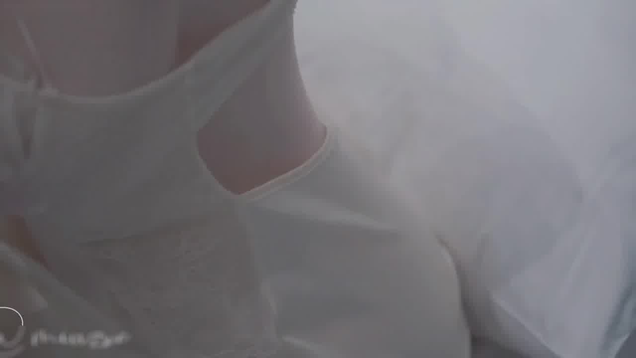  大奶美女【Miuzxc】继妹想成为小哥哥的性玩偶 的剧照9