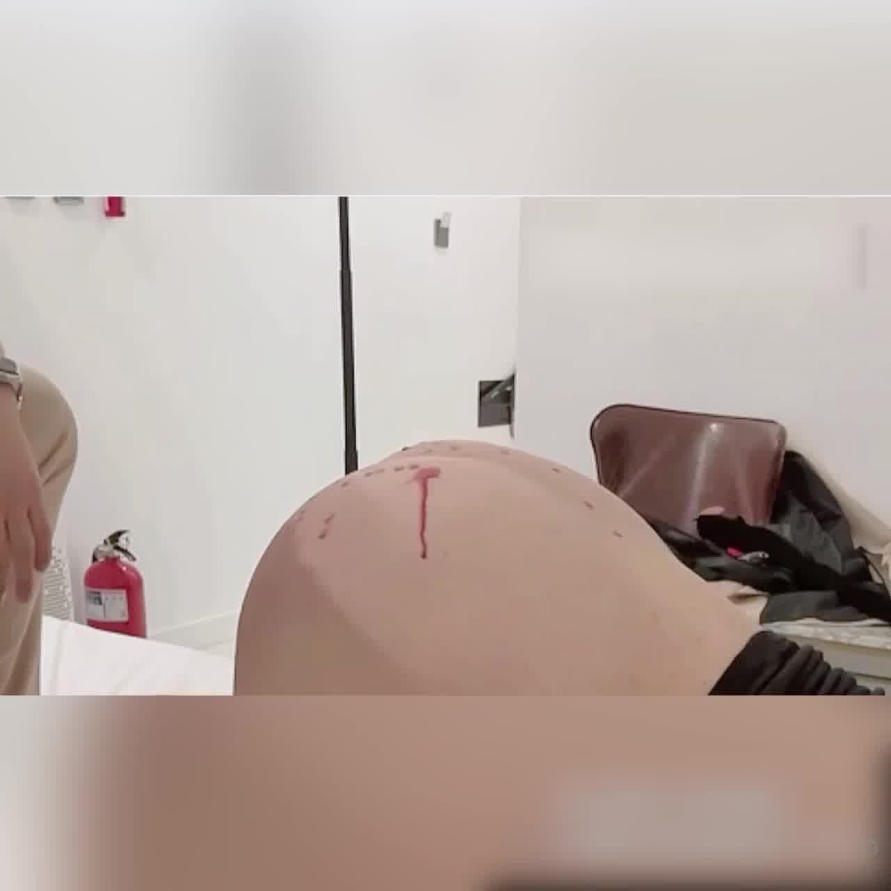  抖m母狗滴蜡操逼 的剧照7