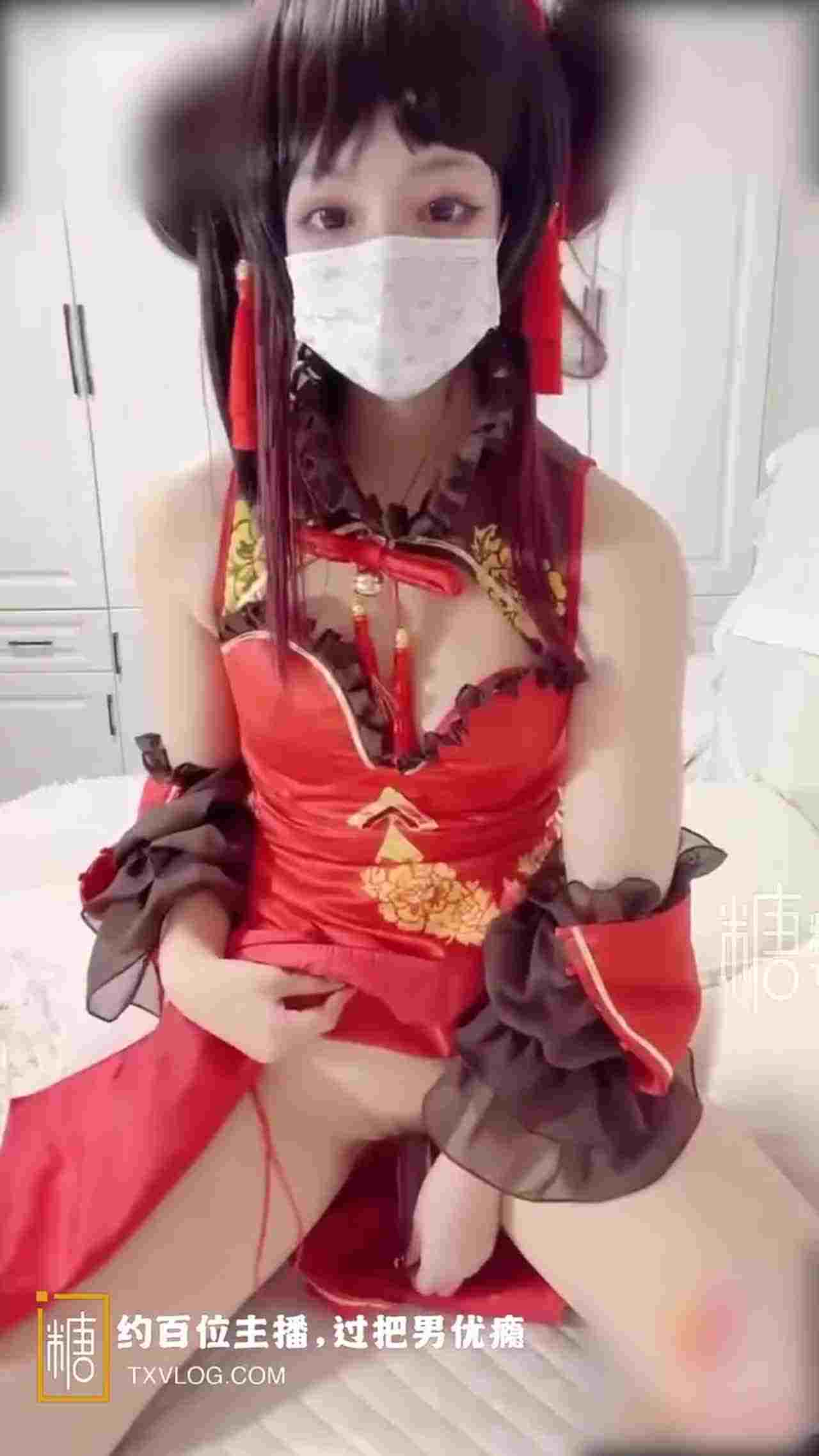  小晗喵 黑丝贺岁自卫 的剧照10