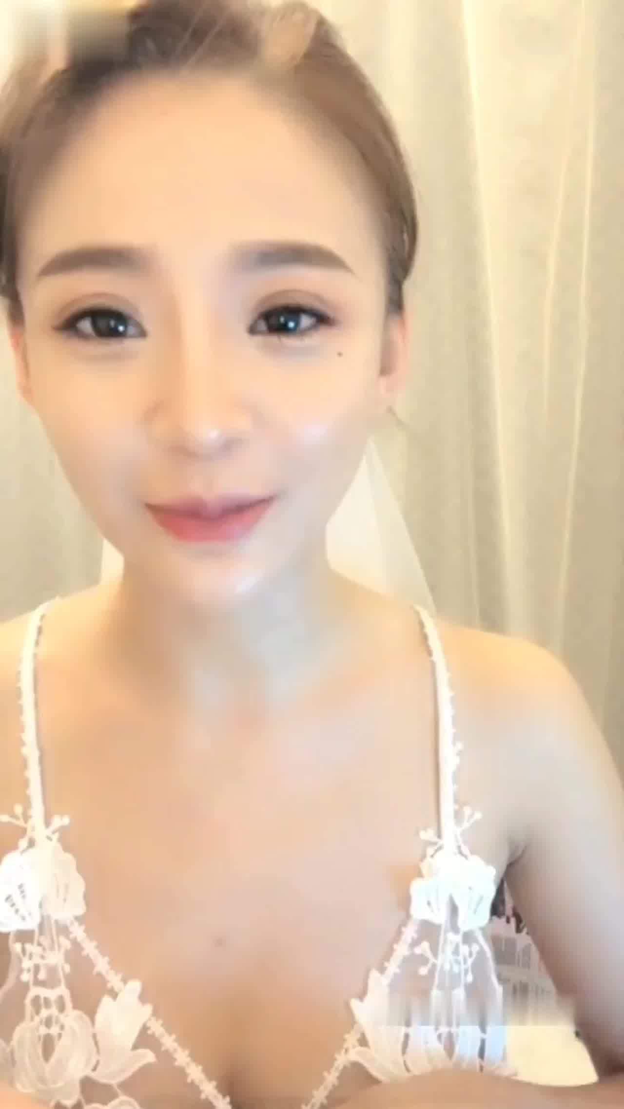  情趣婚纱太诱惑，阳具抽插1 的剧照10