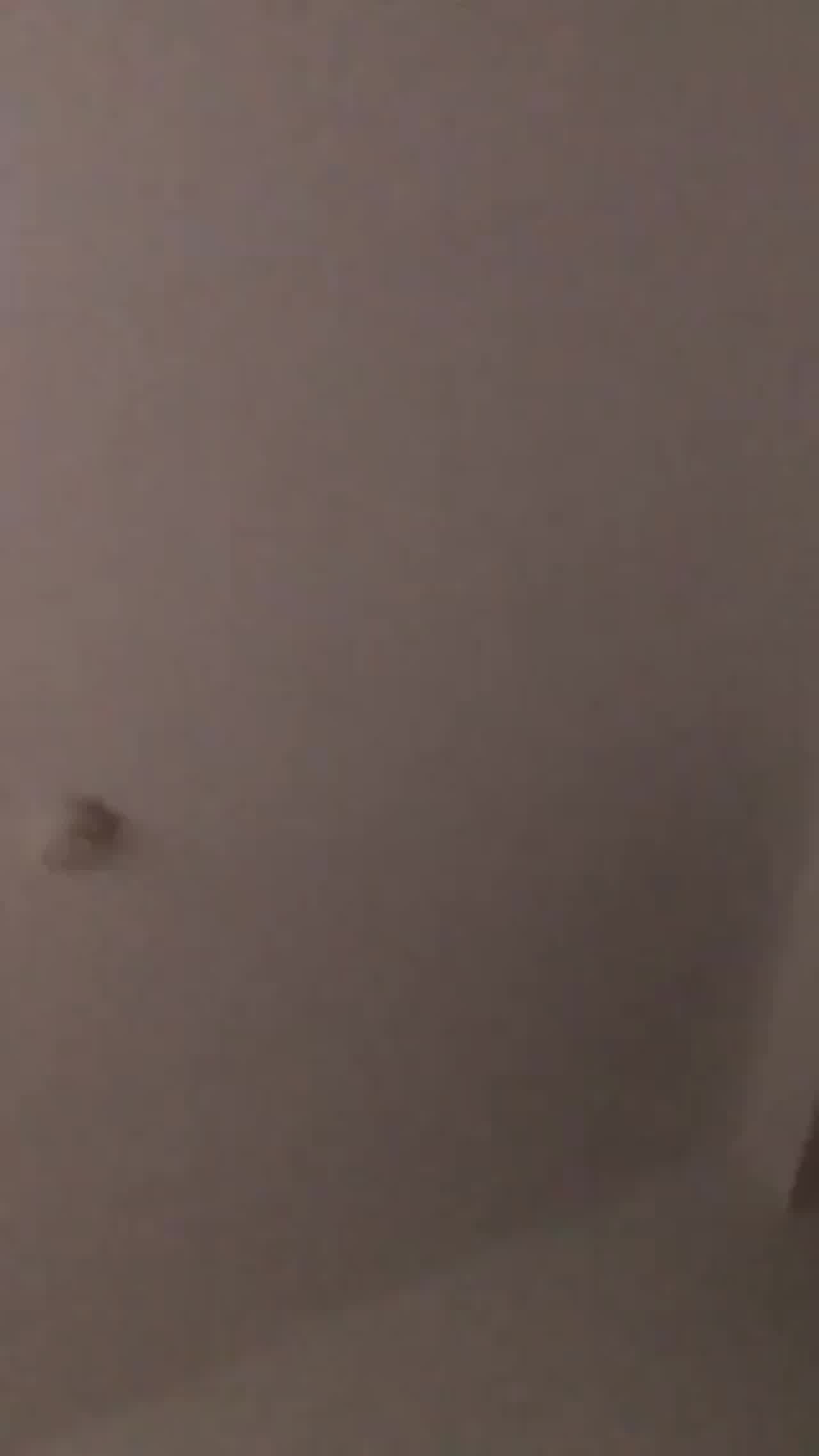  美眉舒服吗女友上位全自动(奶子真实晃阿晃) 的剧照1