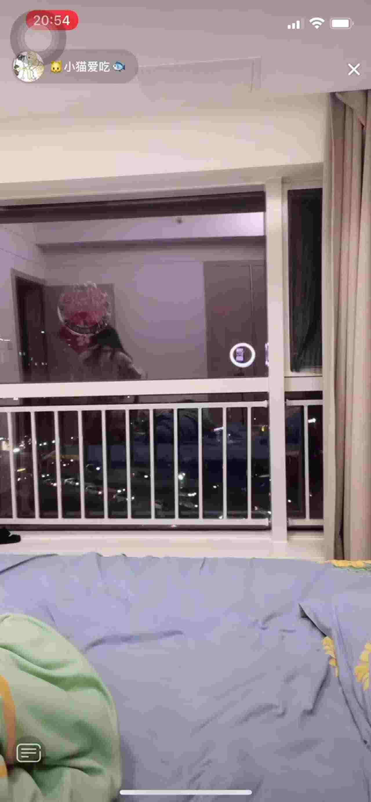  抖音走光-居家直播 的剧照7